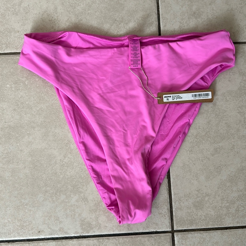 Skims signature swim mid waist bottom Neon Orchid NWT size M